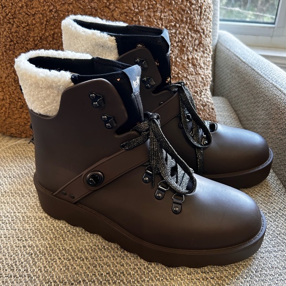 Coach city hiker boots - new - no box - Picture 3 of 10